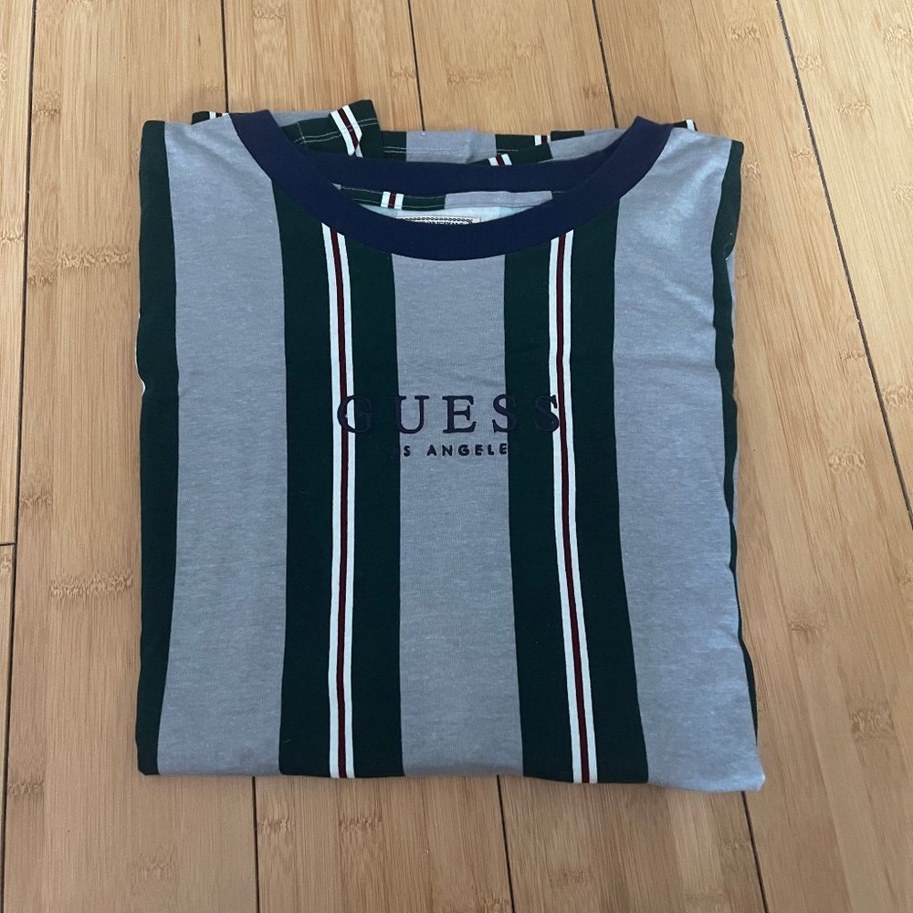 GUESS tshirt